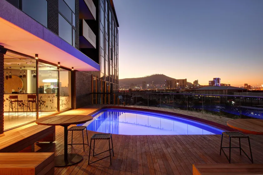 Brand new penthouse with waterfront views - Image 1