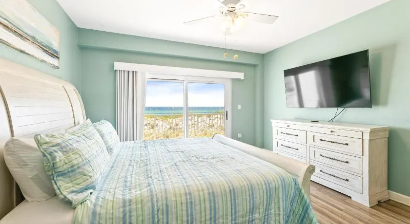 Portside Villa, No 36 Pet Friendly Beachfront Paradise Retreat - Image 1