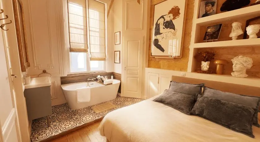 Chambre Haussmannienne - Image 1