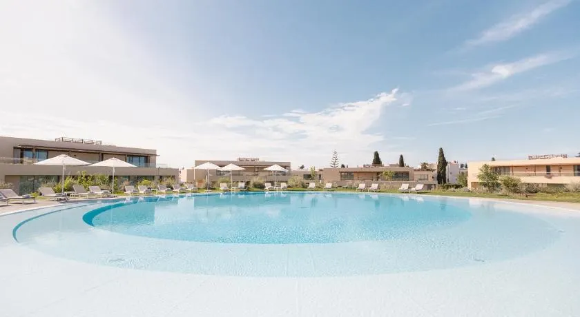 White Shell Beach Villas - Image 1