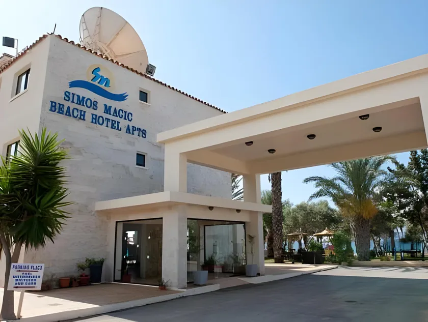 Simos Magic Beach Hotel Apts - Image 1