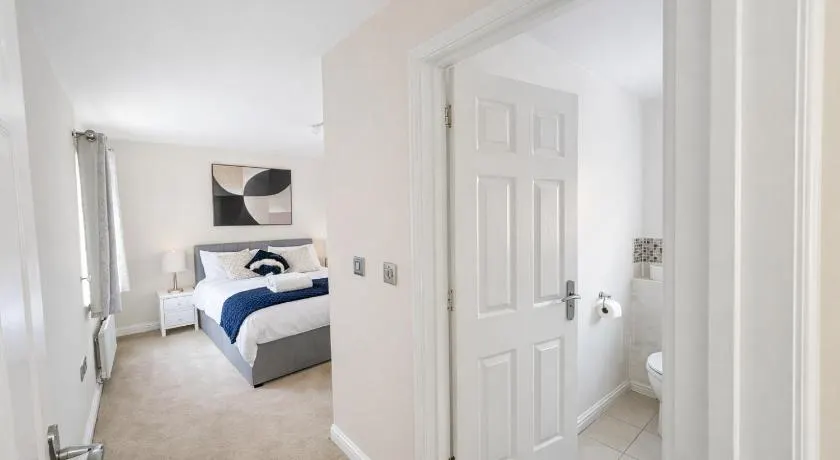 Spacious Contractor-Friendly House near NEC & Birmingham Airport - Image 1