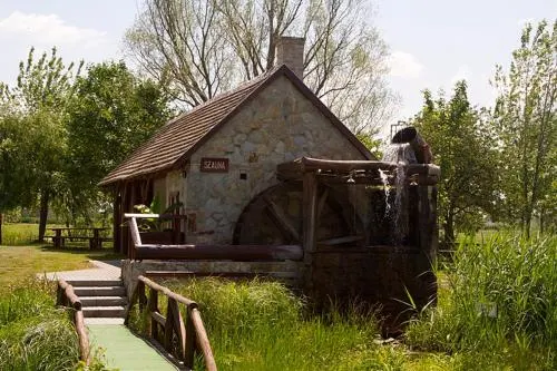 Lipót Termál Camping - Image 1