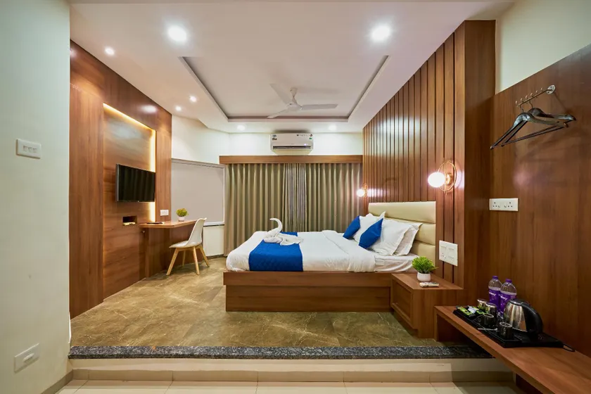 Hotel Sai Deluxe Sangli - Image 1