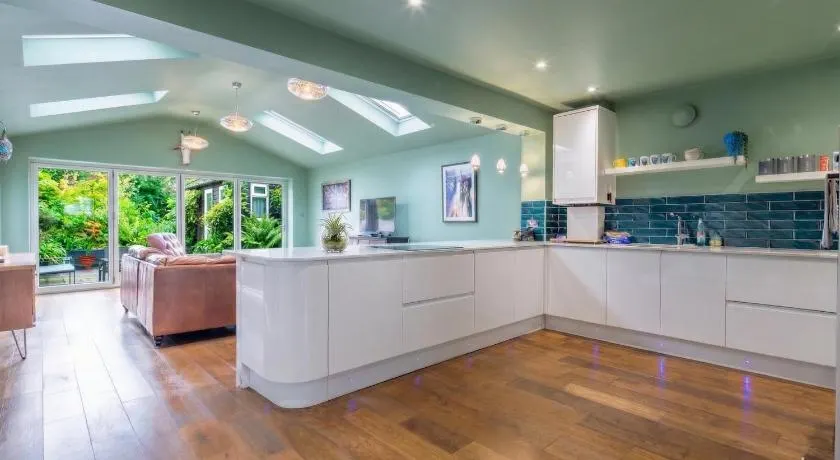 Stylish 3-bed House - Walk into Historic Centre - Image 1