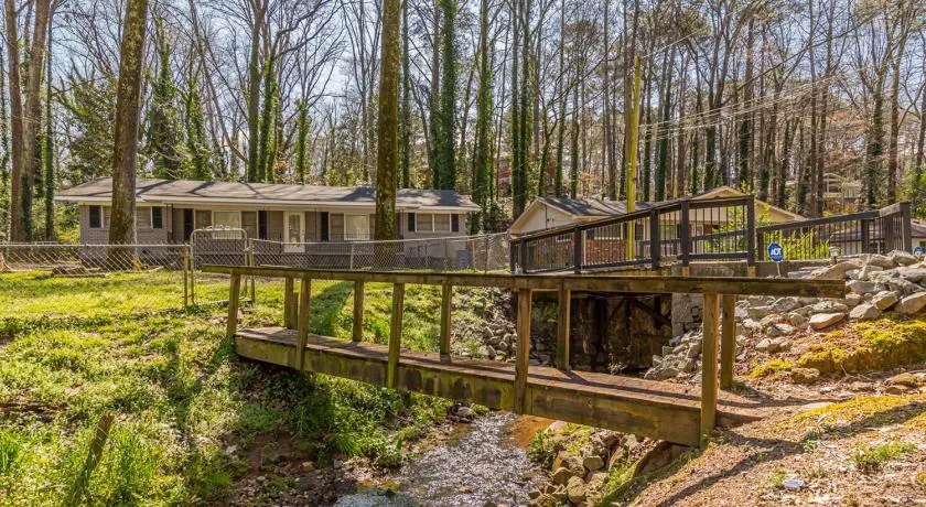 The Sweet Creek Luxurious Villas - Image 1