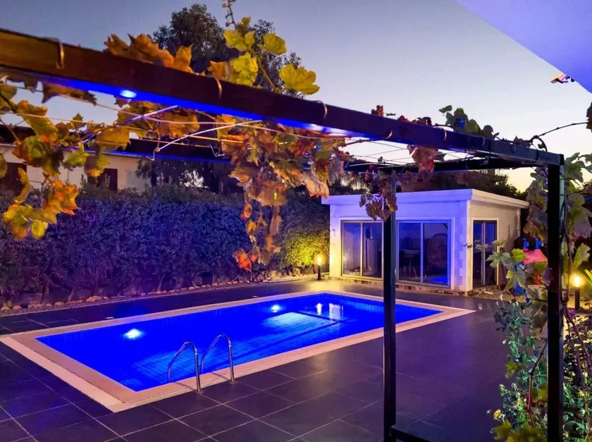 Private 4 Bed Pool Villa - Image 1