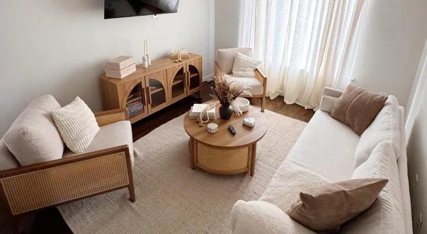 30 min from NYC luxury and chic 3 bedroom - Image 1
