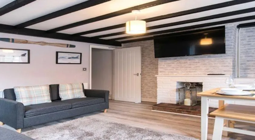3BR Home in Castle Donnington - Image 1