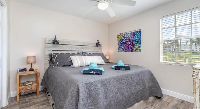 Stylish Retreat - Coastal1 - Image 1