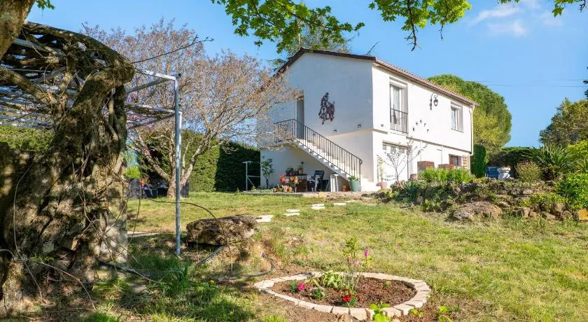 Fantástica casa vacacional apta para niños con terraza, barbacoa y jardín | Vistas al jardín - Image 1