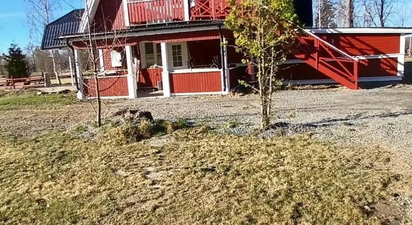Persbacken i naturnära Ockelbo med fiske o Kungsberget när inpå,,, - Image 1