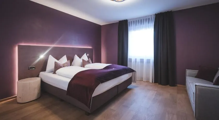 Dolce Vita Apartment - free pool & spa access at Hotel Fameli 20m - Image 1