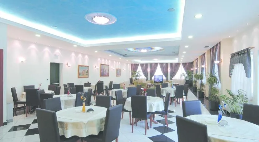 Hotel Platon - Image 1