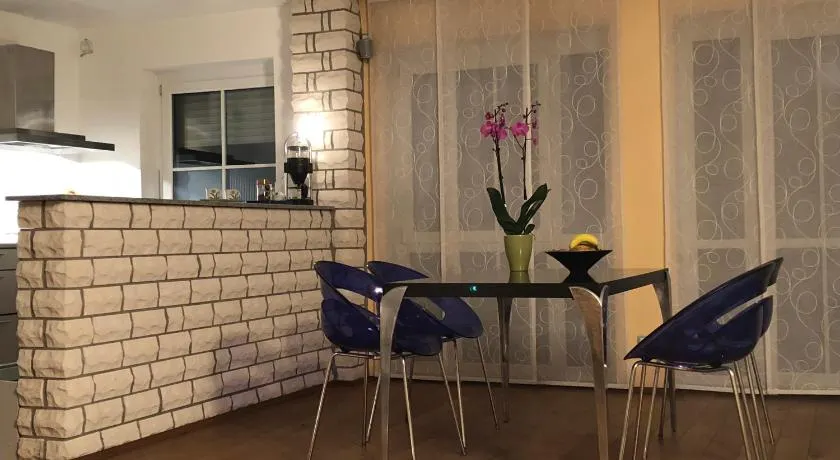 Modernes 4-Zimmer Haus, nahe Messe Düsseldorf (15 min. Internat. Airport) - Image 1