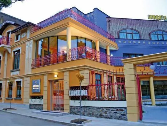 Uniqato Hotel - Image 1