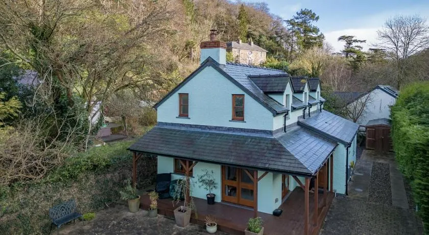 Llais Afon - 3 Bedroom Holiday Home - Fishguard - Image 1
