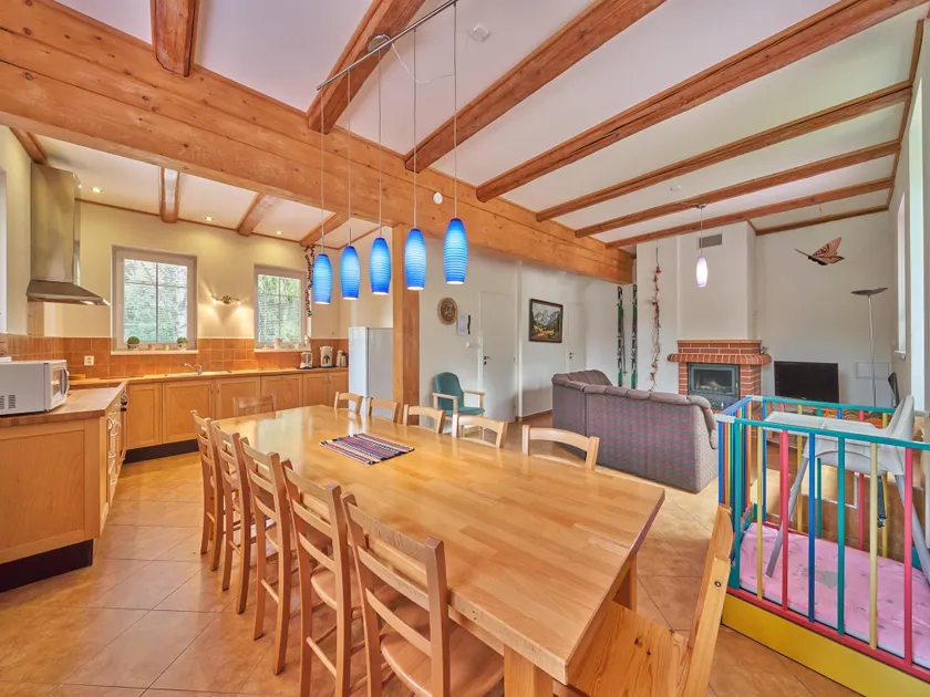Spacious Mountain Retreat - Image 1