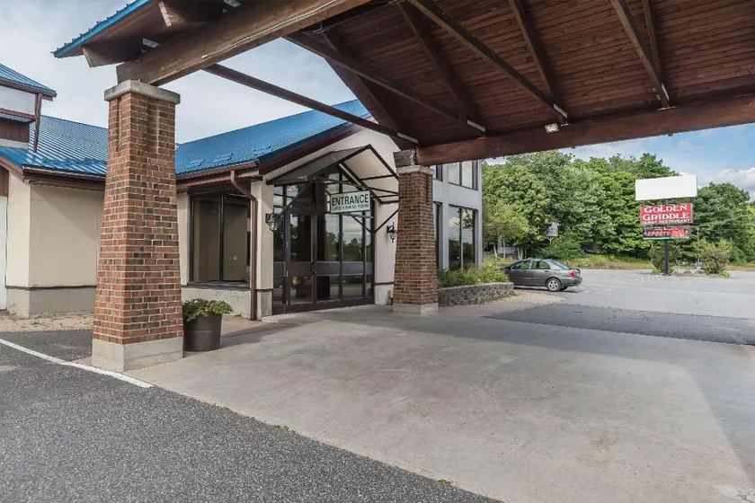 Jolly Roger Inn & Resort - Image 1