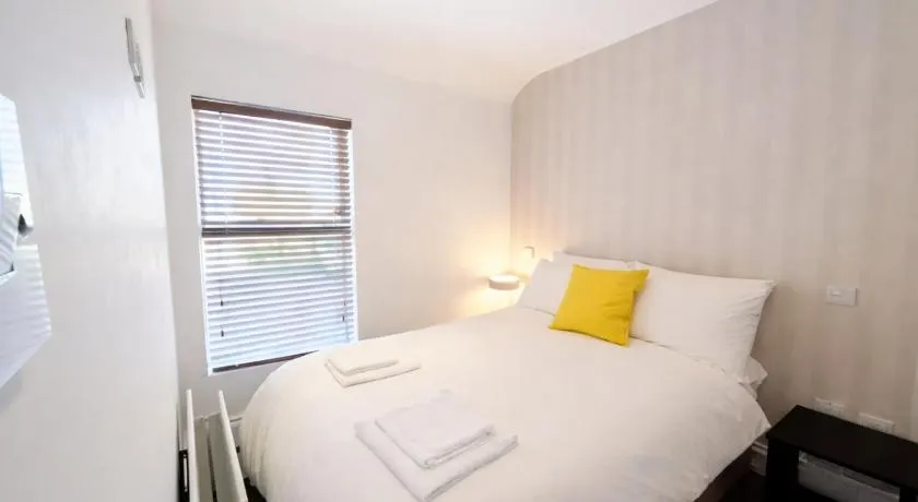 Contemporary 2BDR City Retreat - Image 1