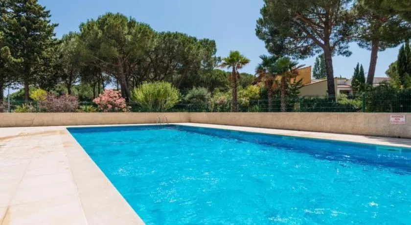 5 personnes piscine pinède et mer - Image 1