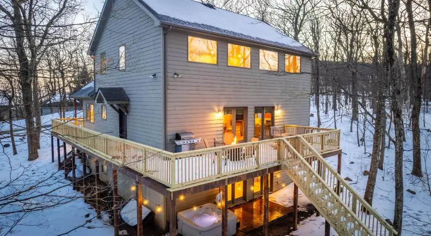 Spacious Family Retreat-Hot tub & Game Room - Image 1