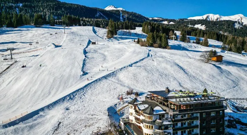 Boutique Hotel Bellevue Lermoos - Image 1