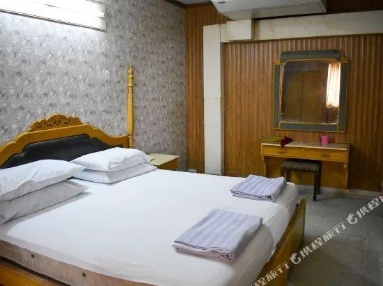 National Hotel - Image 1
