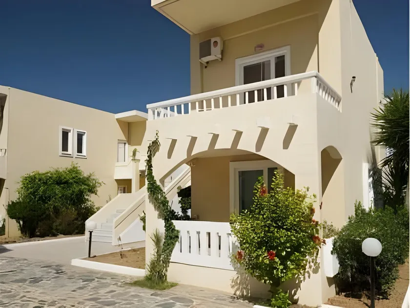 Alexia Beach Hotel - Image 1