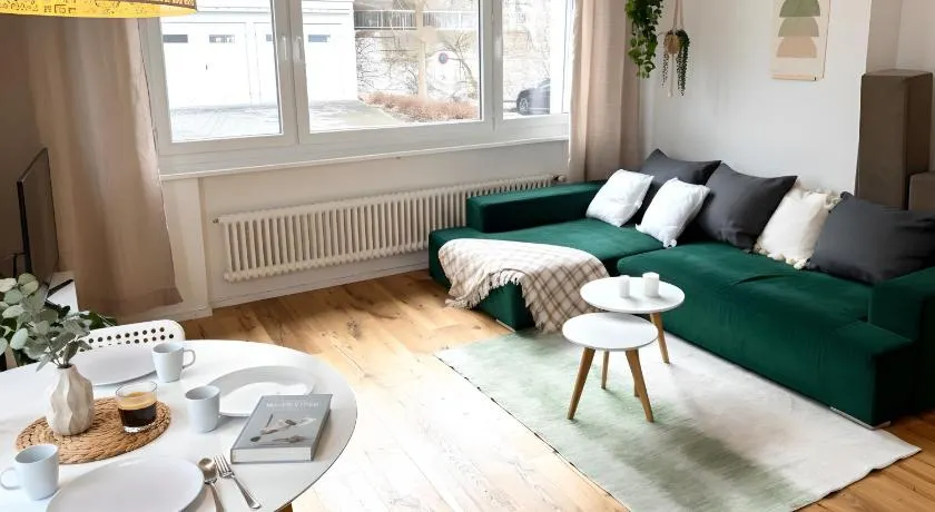 Gemütliche und geräumige 2,5 Zimmer Wohnung mit kostenlosem Parkplatz - Image 1