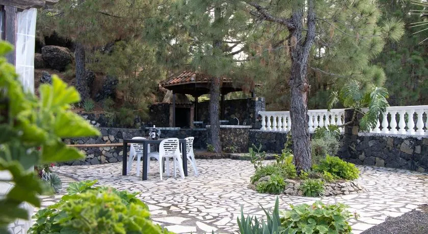 Luna Hiking, BBQ & Nature House - Image 1