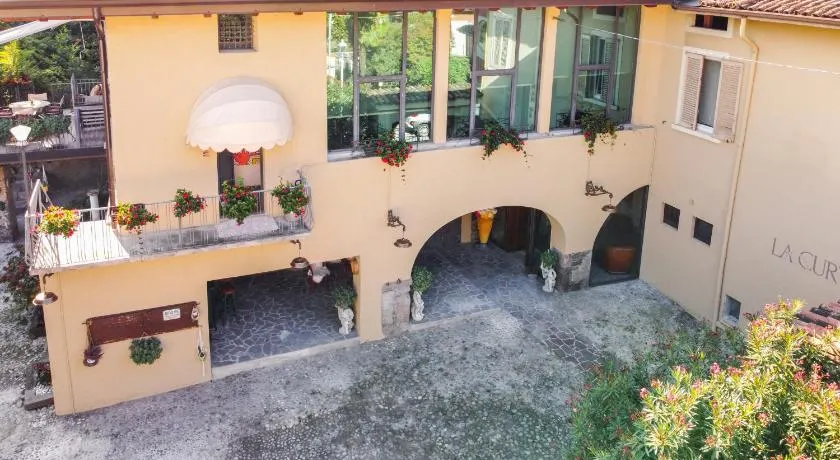 LA CURT guest house - Image 1