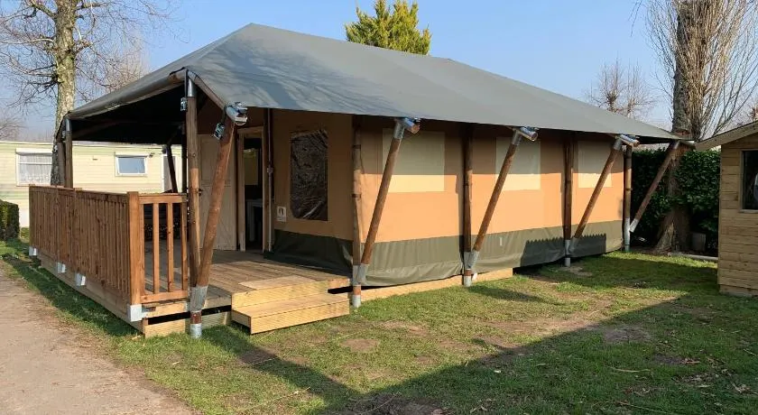 Glamour Glamping at little beach, fully heated - Image 1