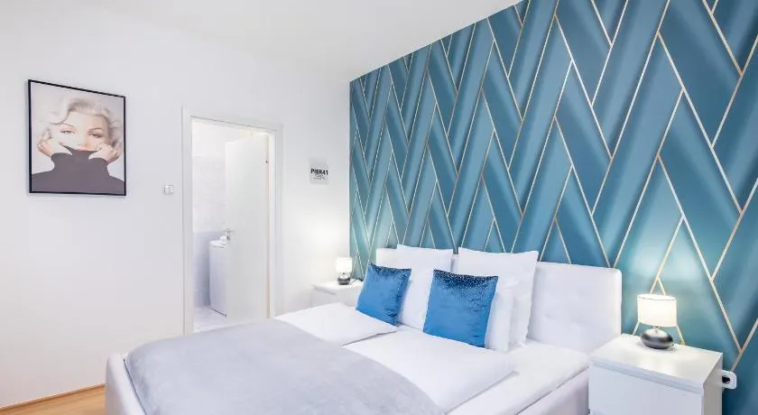 Two bedrooms apartment with free garage in the downtown - Image 1