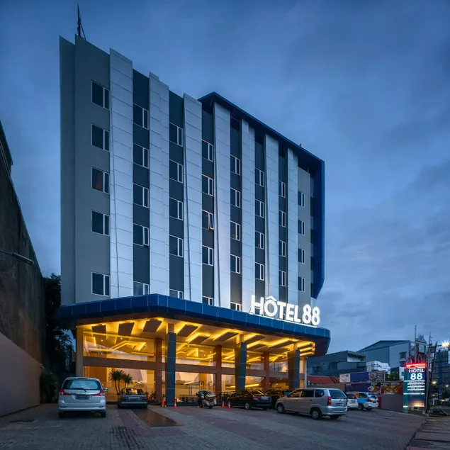 Hotel 88 ITC Fatmawati by WH - Image 1