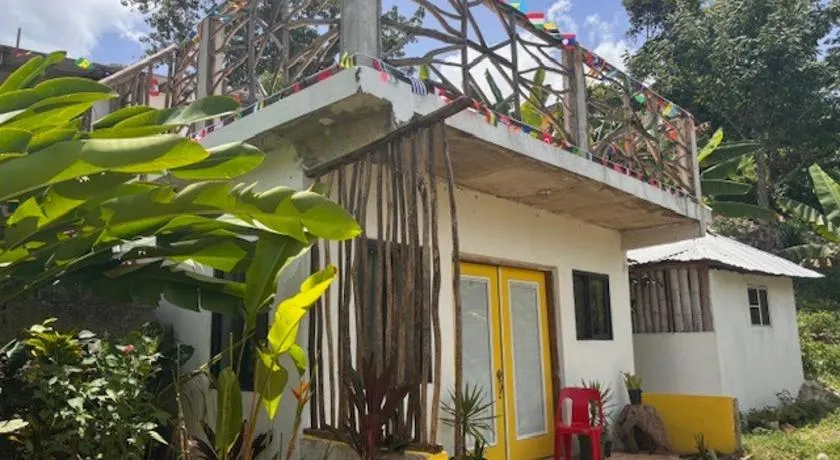 Bungalow, 2-minute walk to Bob Marley Museum - Image 1