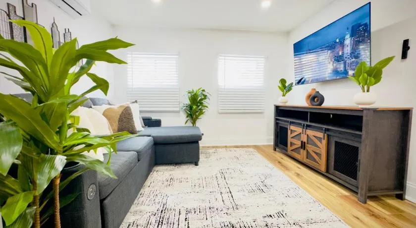 Cozy 1BR in Philly and Rain Shower - Image 1