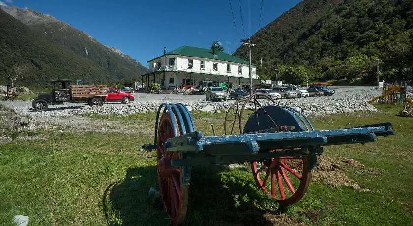 Otira Stagecoach Hotel - Image 1
