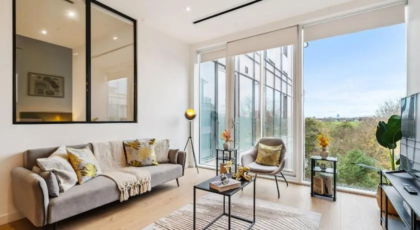 Luxury Cozy Apartment with Gym, Parking, Cinema & Game Room - Image 1