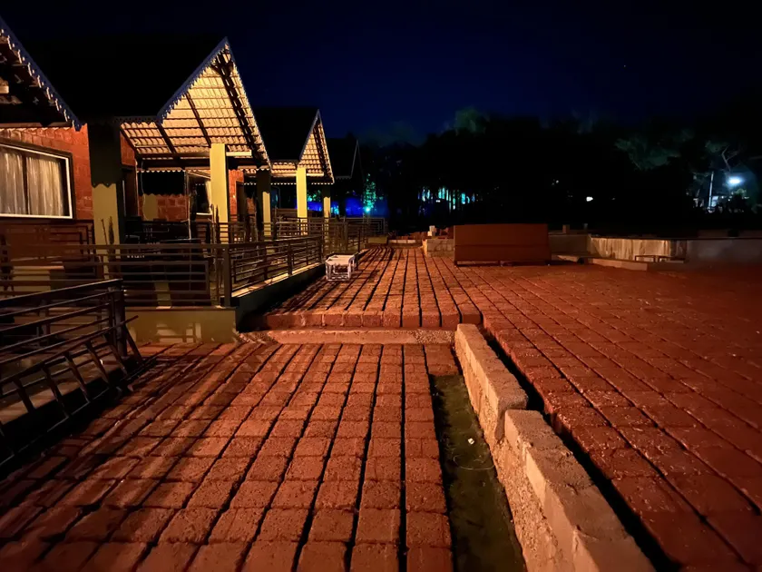 KINGS RESORT DANDELI - Image 1