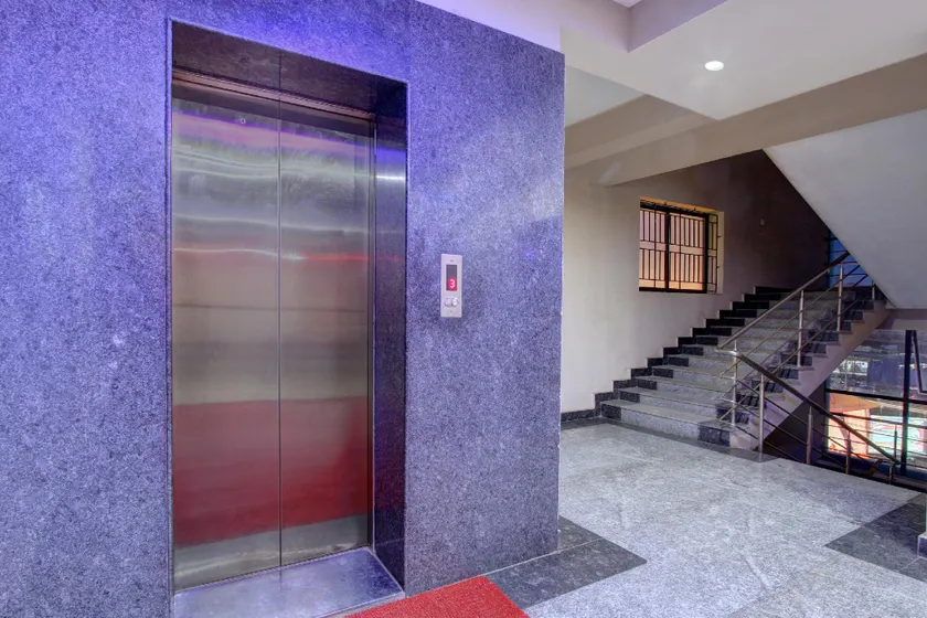 OYO Hotel Shanthala Boarding And Lodge - Image 1