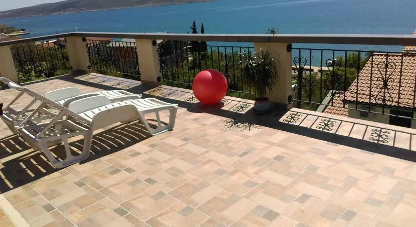 Apartments Europa - bed and breakfast - Image 1