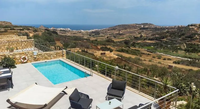 Clifftop Lodge - Image 1