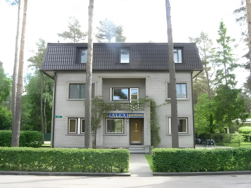 Alexi Villa - Image 1