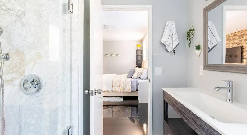 1BR w/ Parking • Quiet Retreat • Central Oakland - Image 1