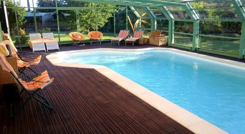 Logement indépendant avec piscine couverte - Image 1