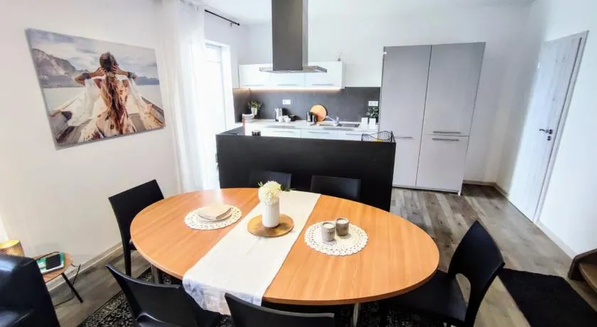 Sunshine apartment for 6 & Terrase & Free Parking - Image 1