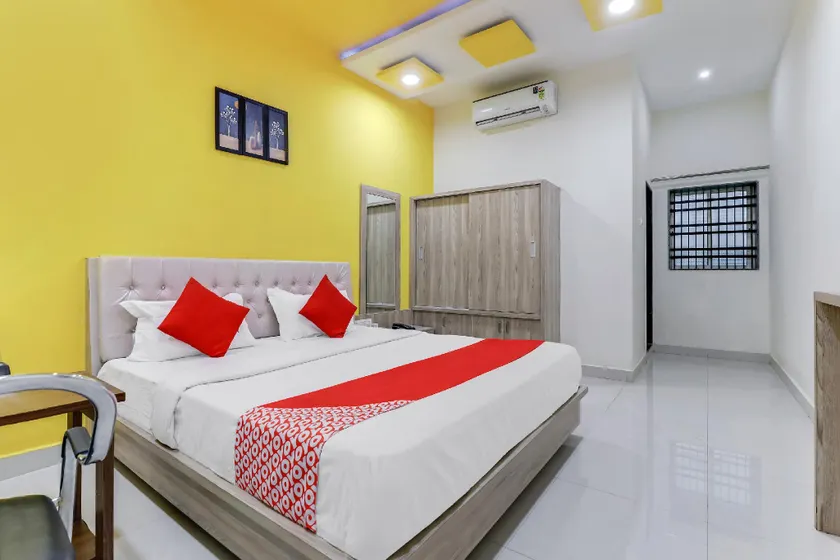 OYO Kamal Hotel And Lodging - Image 1