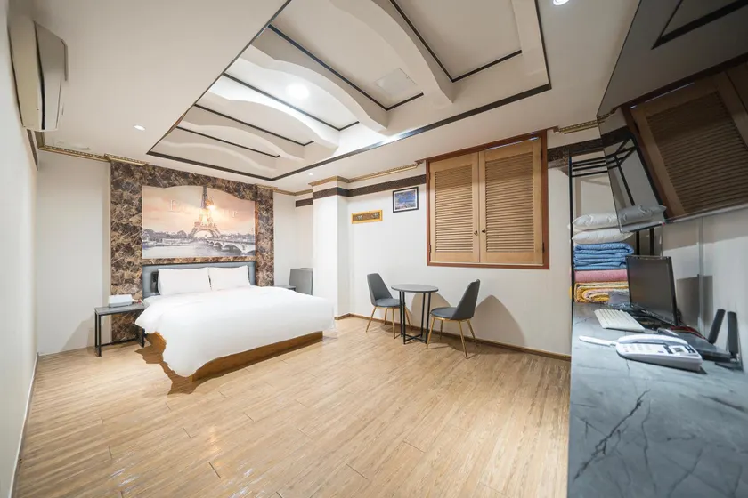 Pochoen The Dream Hotel - Image 1