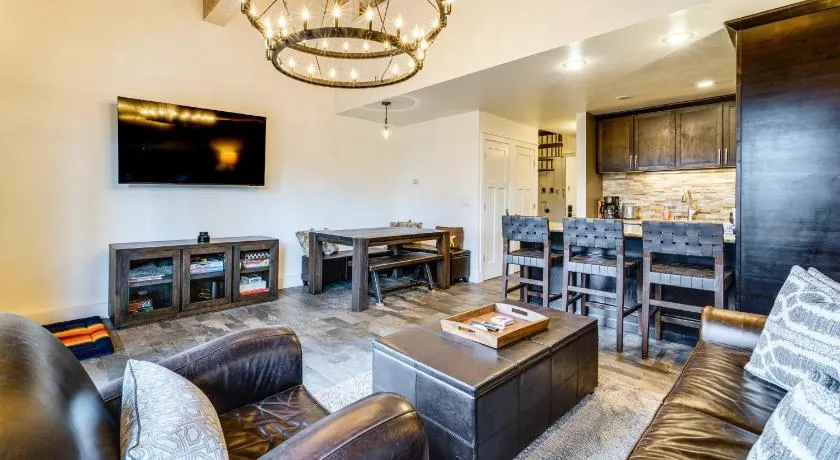 Northstar Village Condo Walk to Lifts 2 Full BA Excellent Location Hot-Tubs - Image 1